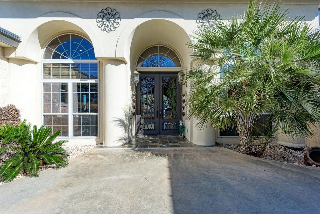 303 Left LN, Horseshoe Bay, TX 78657