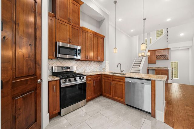 2022 Sabine Street, Houston, TX 77007