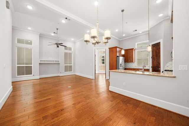 2022 Sabine Street, Houston, TX 77007