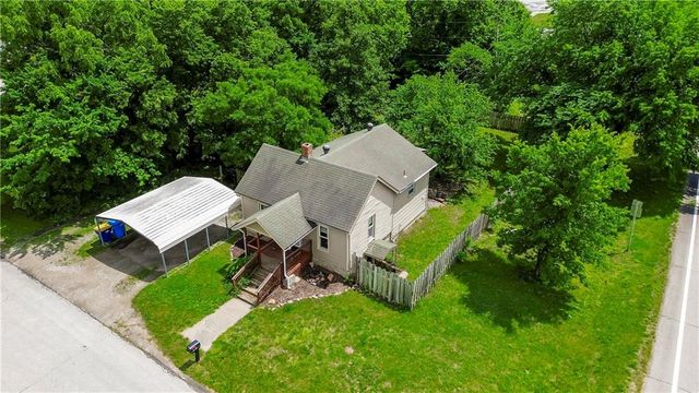 104 E 6th Street, Tonganoxie, KS 66086