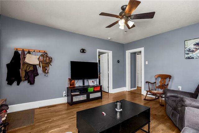104 E 6th Street, Tonganoxie, KS 66086