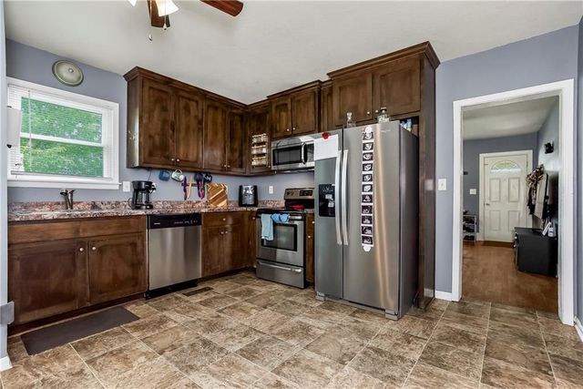 104 E 6th Street, Tonganoxie, KS 66086