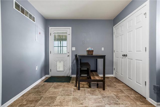 104 E 6th Street, Tonganoxie, KS 66086