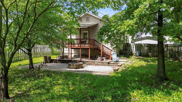 104 E 6th Street, Tonganoxie, KS 66086