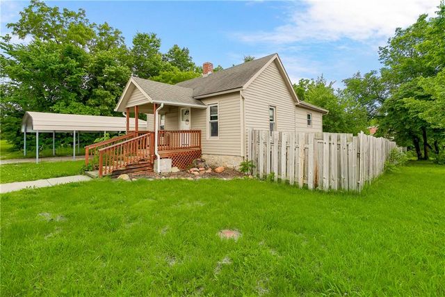 104 E 6th Street, Tonganoxie, KS 66086