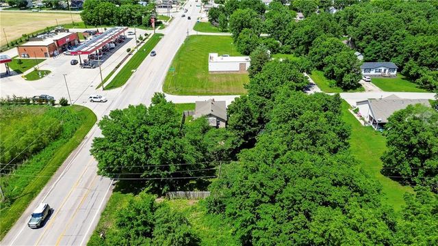 104 E 6th Street, Tonganoxie, KS 66086