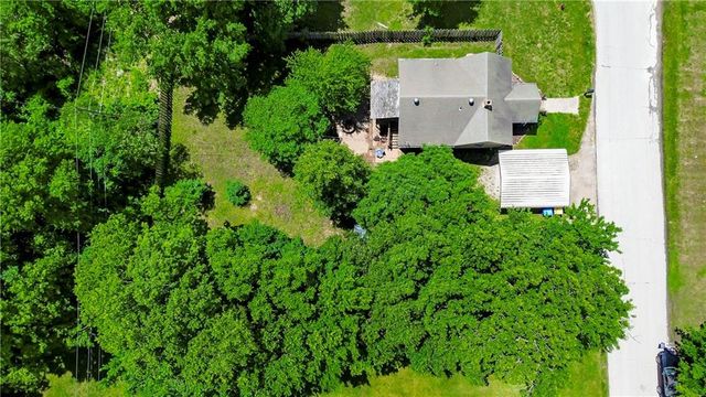104 E 6th Street, Tonganoxie, KS 66086