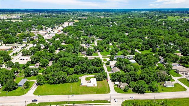 104 E 6th Street, Tonganoxie, KS 66086