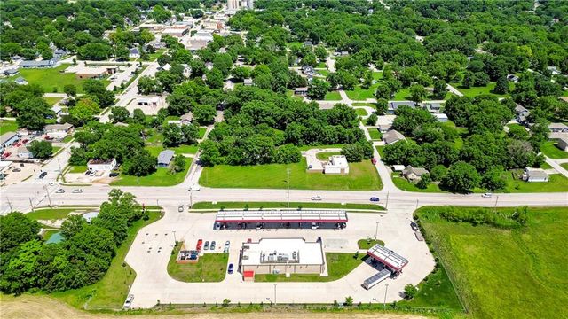 104 E 6th Street, Tonganoxie, KS 66086