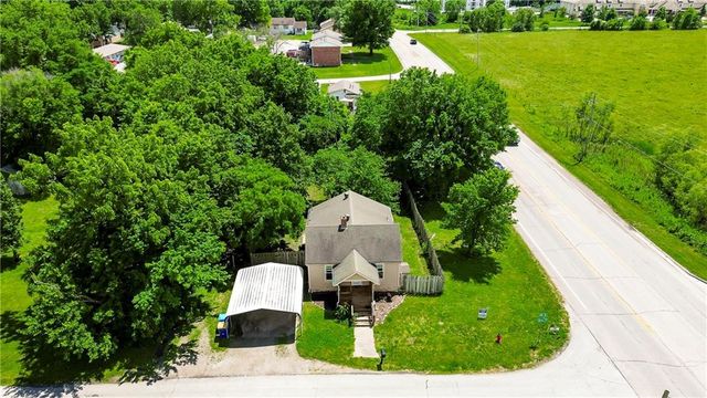 104 E 6th Street, Tonganoxie, KS 66086