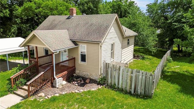 104 E 6th Street, Tonganoxie, KS 66086