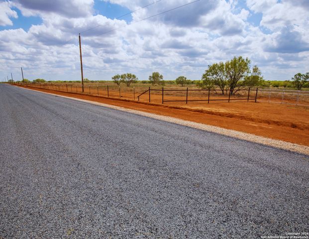 500 PR Goose Creek Ln, Jourdanton, TX 78026