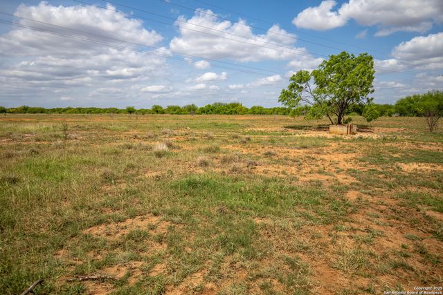 500 PR Goose Creek Ln, Jourdanton, TX 78026