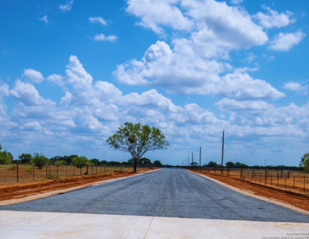 500 PR Goose Creek Ln, Jourdanton, TX 78026