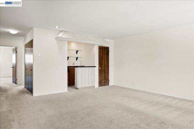 2133 Santa Clara Ave 217, Alameda, CA 94501