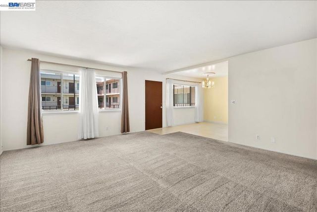 2133 Santa Clara Ave 217, Alameda, CA 94501