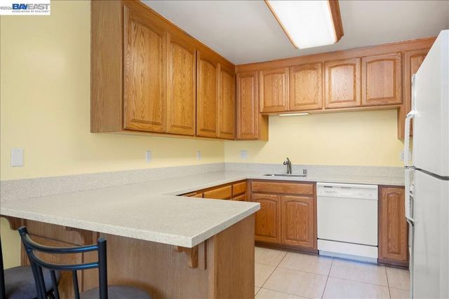 2133 Santa Clara Ave 217, Alameda, CA 94501
