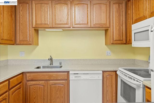 2133 Santa Clara Ave 217, Alameda, CA 94501