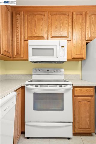 2133 Santa Clara Ave 217, Alameda, CA 94501