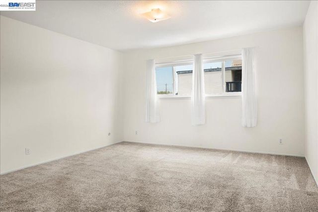 2133 Santa Clara Ave 217, Alameda, CA 94501