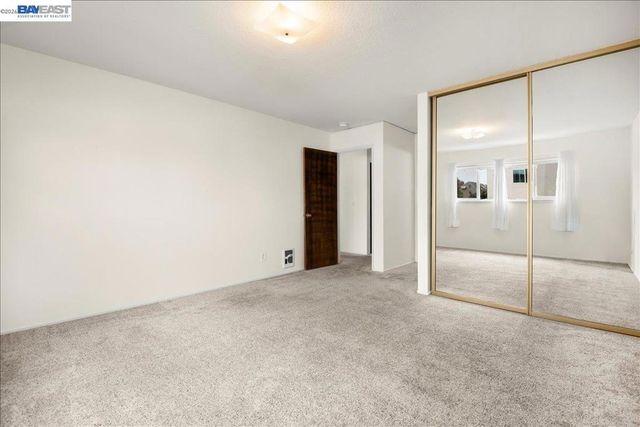 2133 Santa Clara Ave 217, Alameda, CA 94501