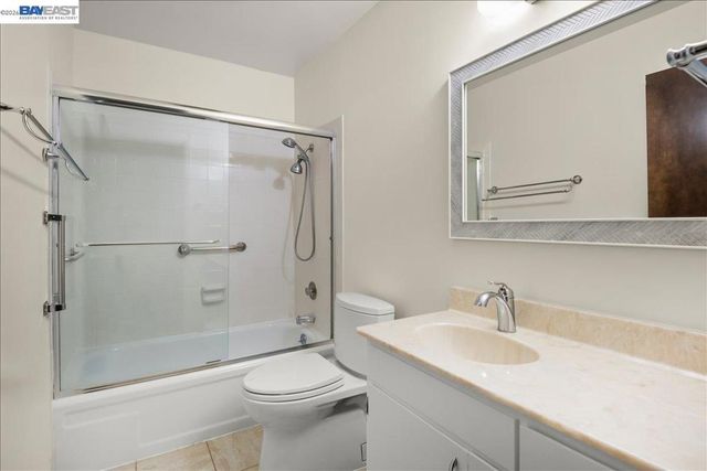 2133 Santa Clara Ave 217, Alameda, CA 94501