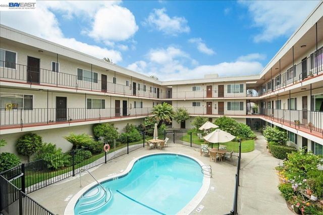 2133 Santa Clara Ave 217, Alameda, CA 94501