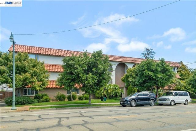 2133 Santa Clara Ave 217, Alameda, CA 94501