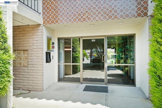 2133 Santa Clara Ave 217, Alameda, CA 94501