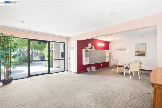 2133 Santa Clara Ave 217, Alameda, CA 94501