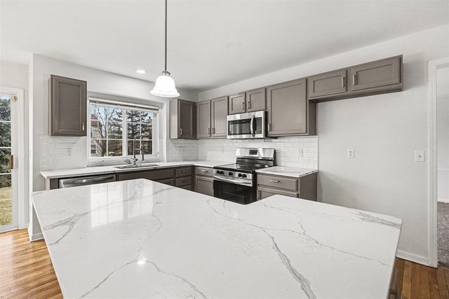 8084 Creek Bend Drive, Ypsilanti, MI 48197