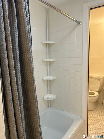 1700 Broadbridge Avenue A14, Stratford, CT 06614