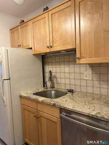 1700 Broadbridge Avenue A14, Stratford, CT 06614