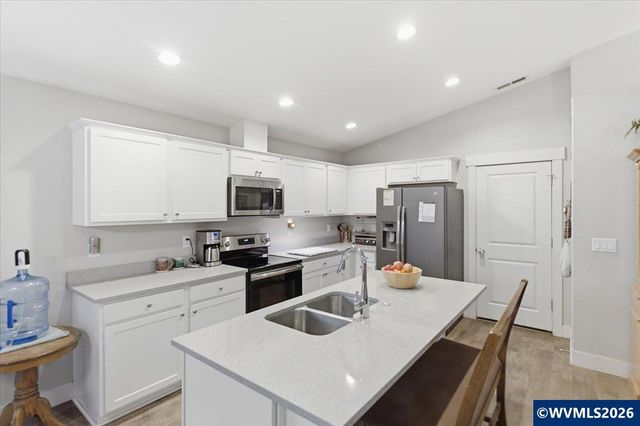 806 Wassom St, Lebanon, OR 97355