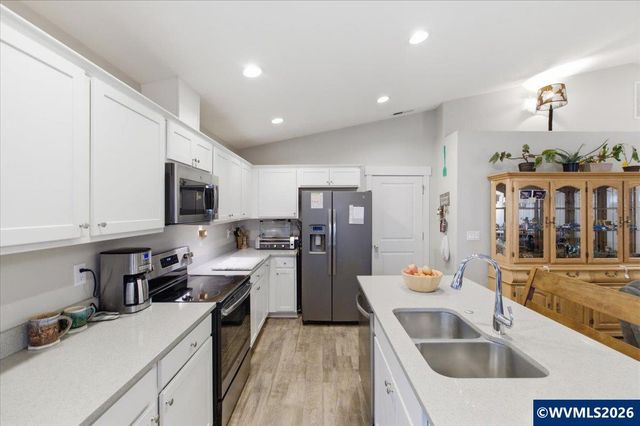 806 Wassom St, Lebanon, OR 97355