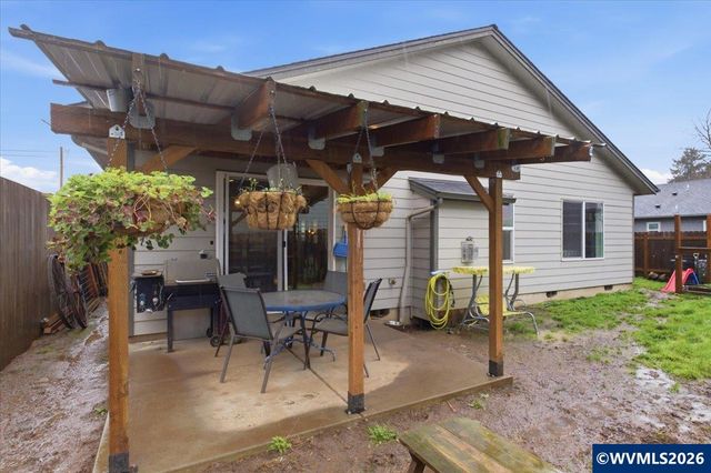 806 Wassom St, Lebanon, OR 97355