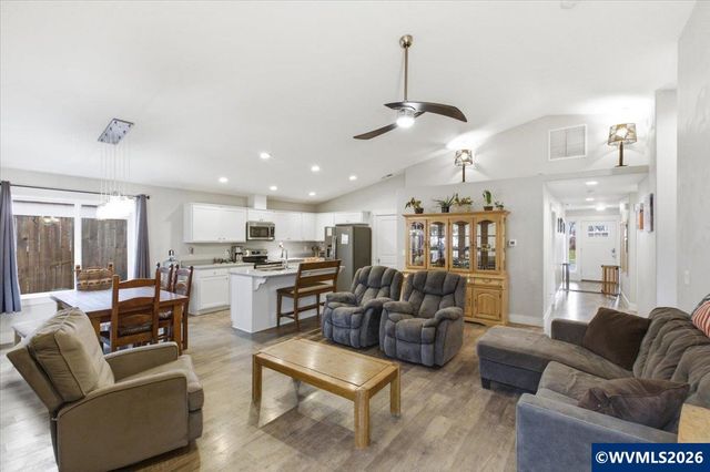 806 Wassom St, Lebanon, OR 97355