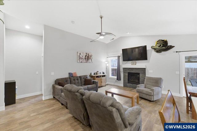 806 Wassom St, Lebanon, OR 97355