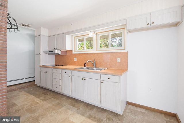617 CAPRI RD, Lancaster, PA 17603