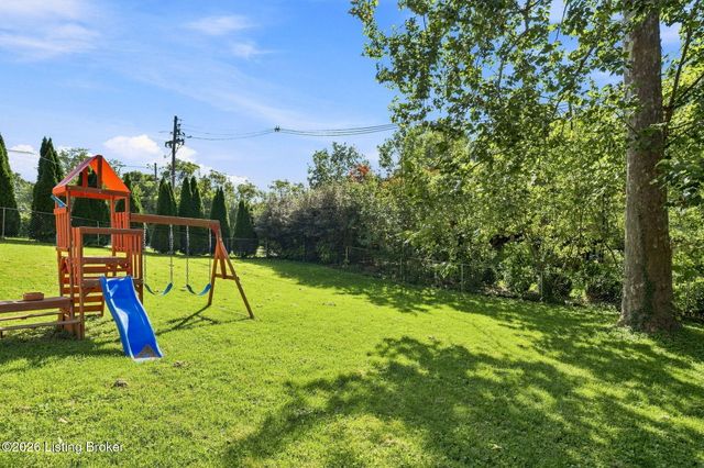 1000 Cliffwood Dr, Goshen, KY 40026