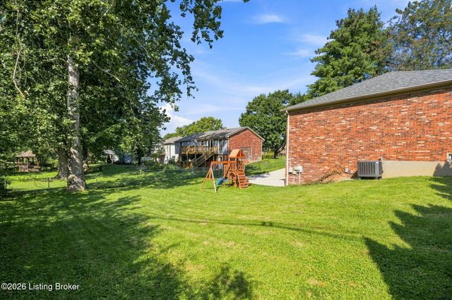 1000 Cliffwood Dr, Goshen, KY 40026