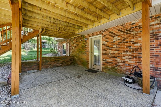 1000 Cliffwood Dr, Goshen, KY 40026