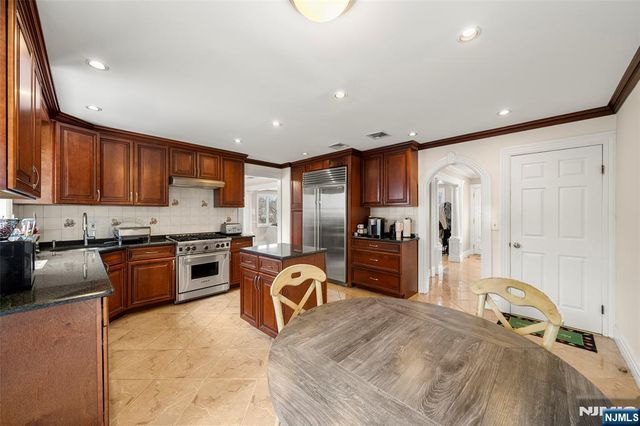 197 Kinderkamack Road, Oradell, NJ 07649