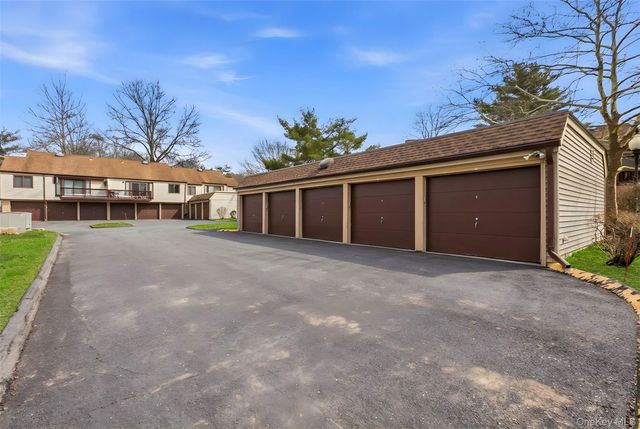 51 Jefferson Oval D, Yorktown Heights, NY 10598