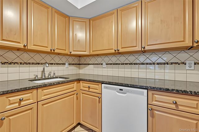 51 Jefferson Oval D, Yorktown Heights, NY 10598