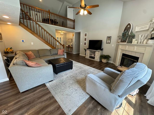 333 Elmscourt Circle, Greenwood, IN 46142