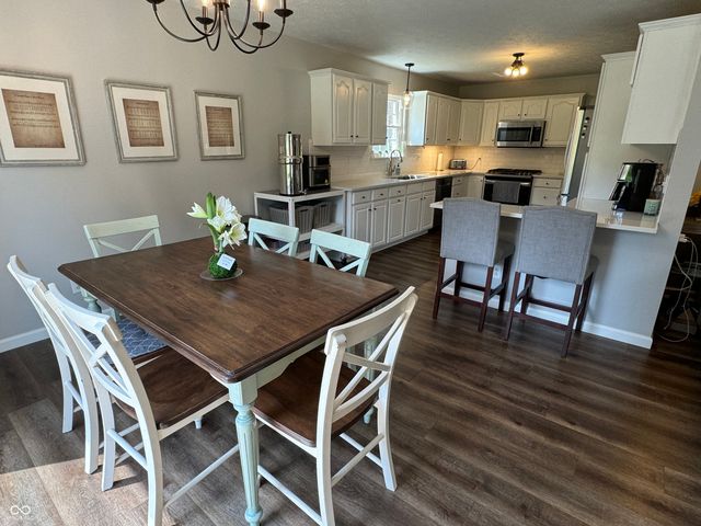 333 Elmscourt Circle, Greenwood, IN 46142