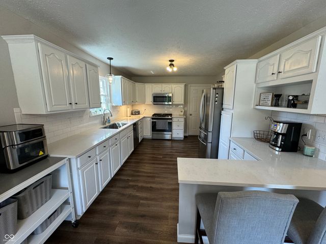 333 Elmscourt Circle, Greenwood, IN 46142