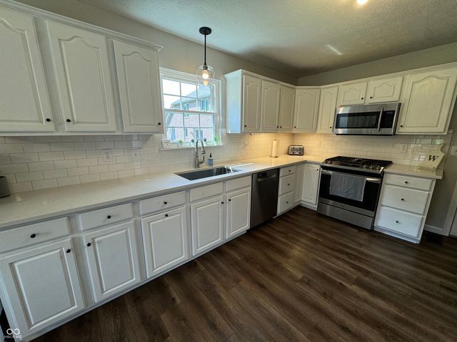 333 Elmscourt Circle, Greenwood, IN 46142