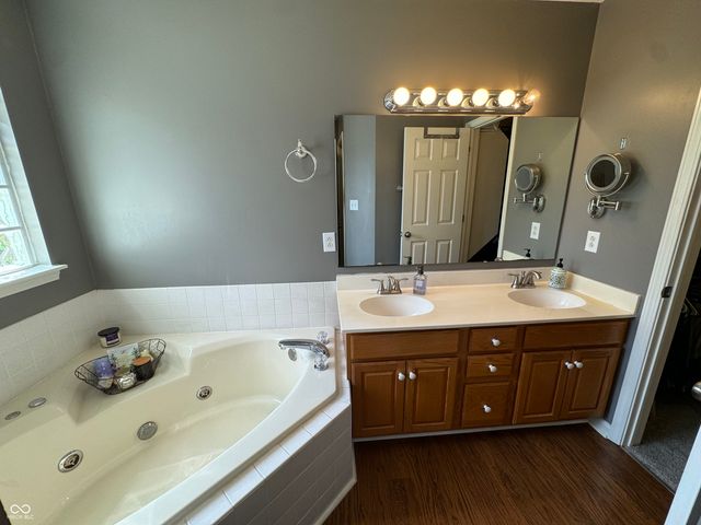 333 Elmscourt Circle, Greenwood, IN 46142